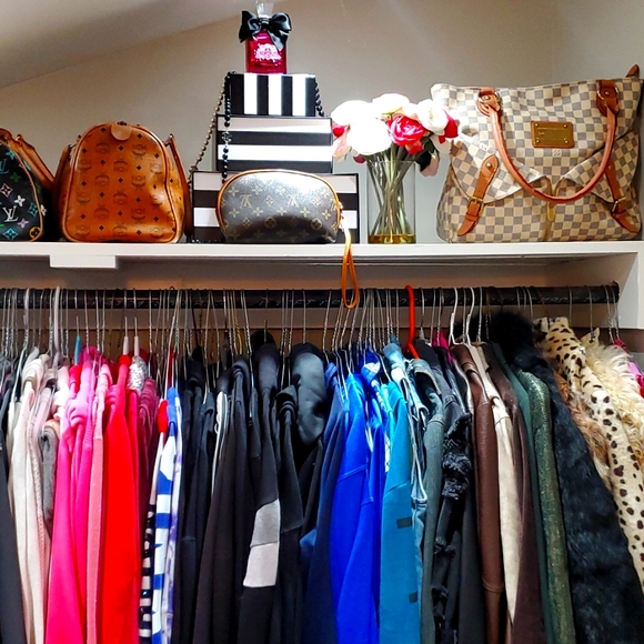 Clean, Stylish Brand Name Clothing, Shoes, Accs & Items #VSPink #Levis #AE #Kors - Picture 5 of 16